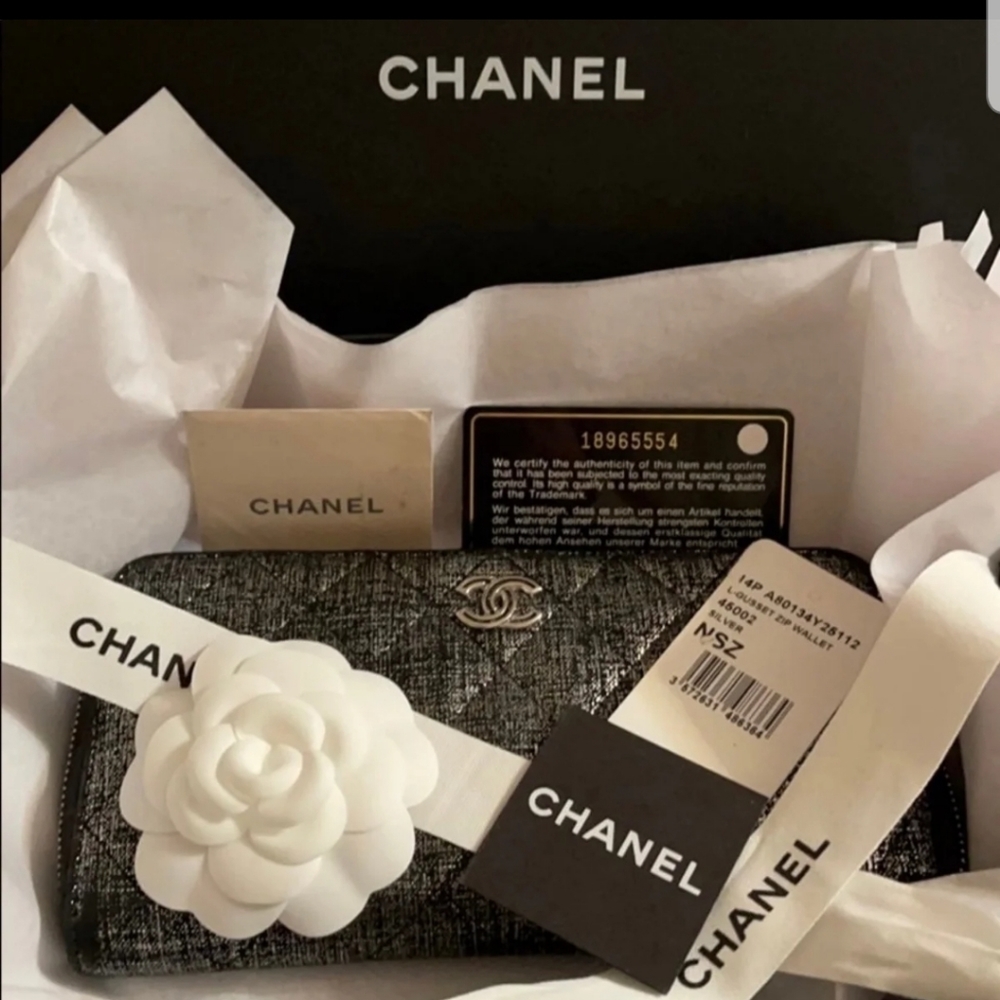 Chanel L Gusset wallet